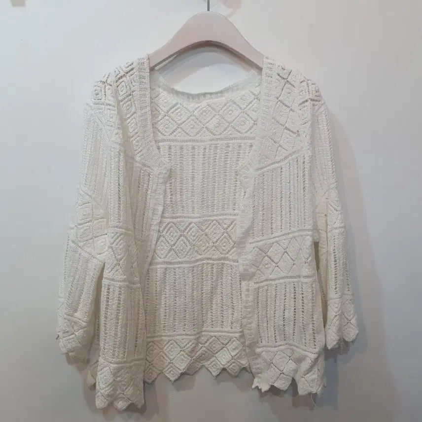 [BUNJANG] Mori White Punching Cardigan / 모리 화이트 펀칭 가디건