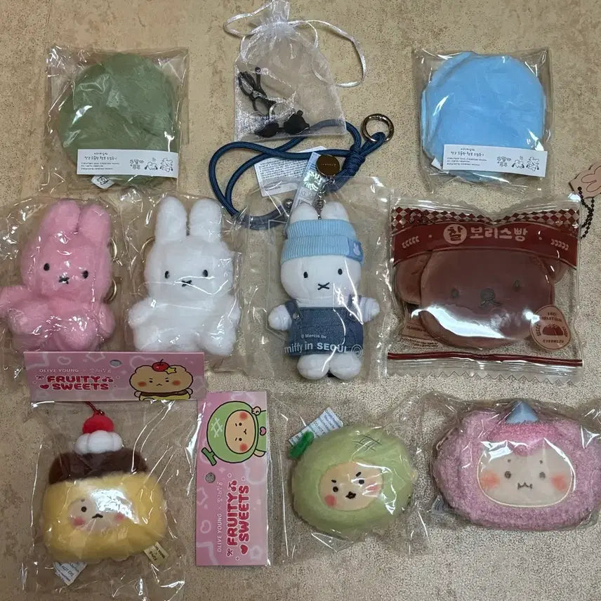 [BUNJANG] Miffy & Boris Plush Keychain & Miffy's Store Seoul Collection / 메가박스 미피 성수 미피스토어 서울 데님 경주 찰보리스빵 인형 키링 망곰