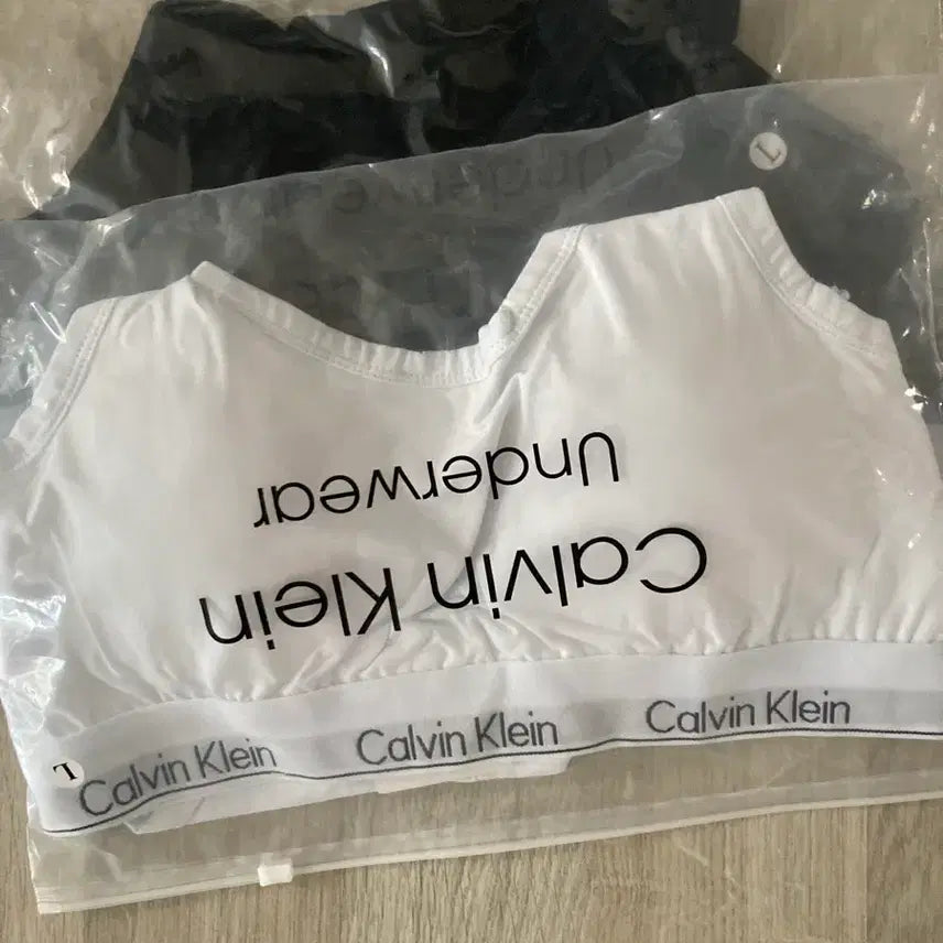 [BUNJANG] Calvin Klein Underwear Set (White/Black) / 캘빈클라인 속옷 세트 (화이트/블랙)