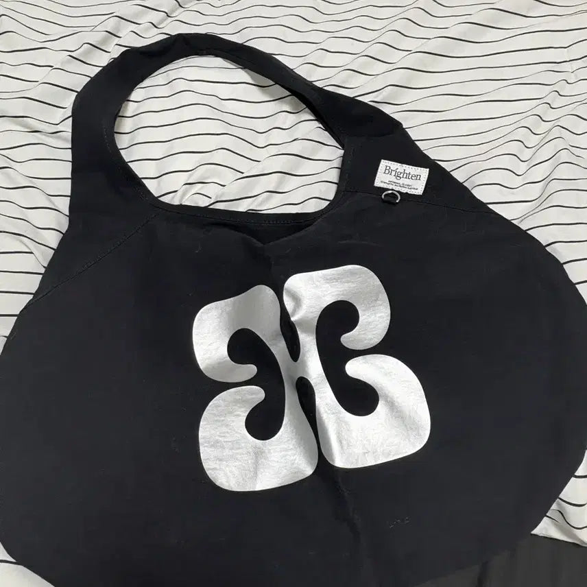 [BUNJANG] Brighton Big Logo Shoulder Bag (Black) / 브라이튼 빅로고 숄더백 (블랙)