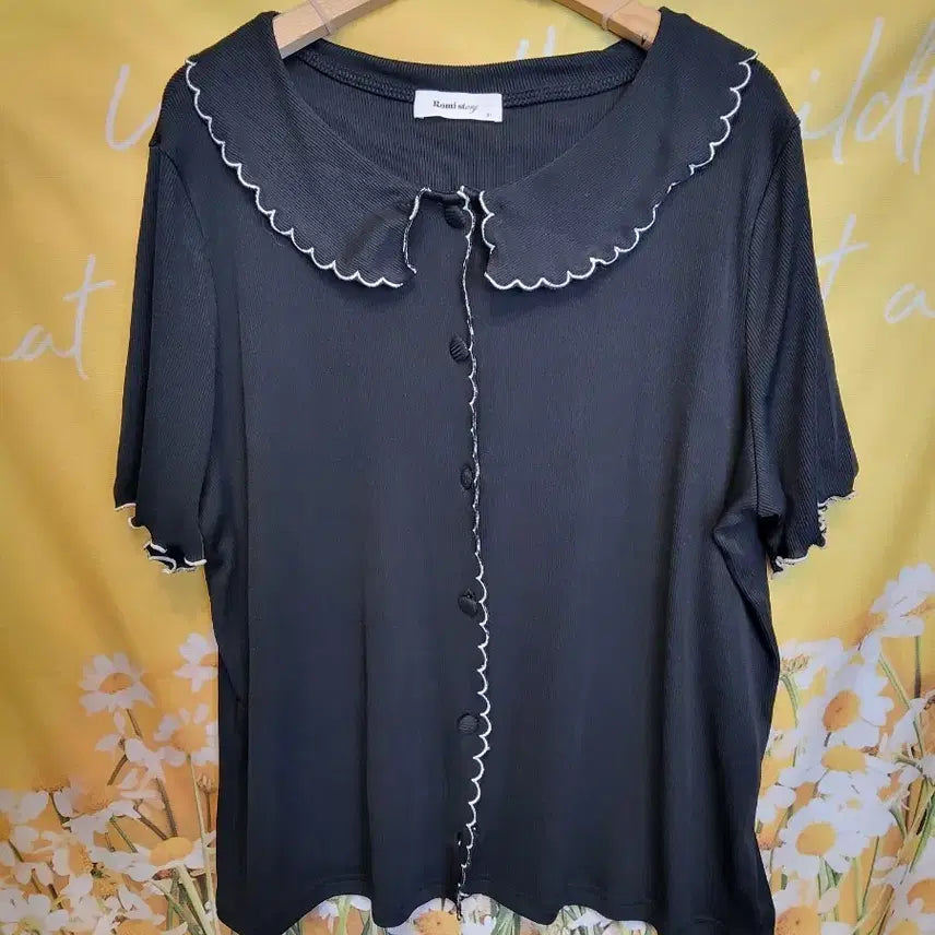 [BUNJANG] Romistory Frill Collar T-Shirt Black / 로미스토리  프릴 카라티 블랙 R1
