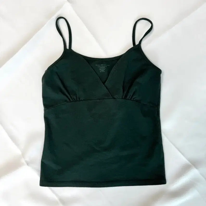 [BUNJANG] Brandy Melville Deep Green V-Neck Sleeveless Top / 브랜디멜빌) 랩 브이넥 슬리브리스