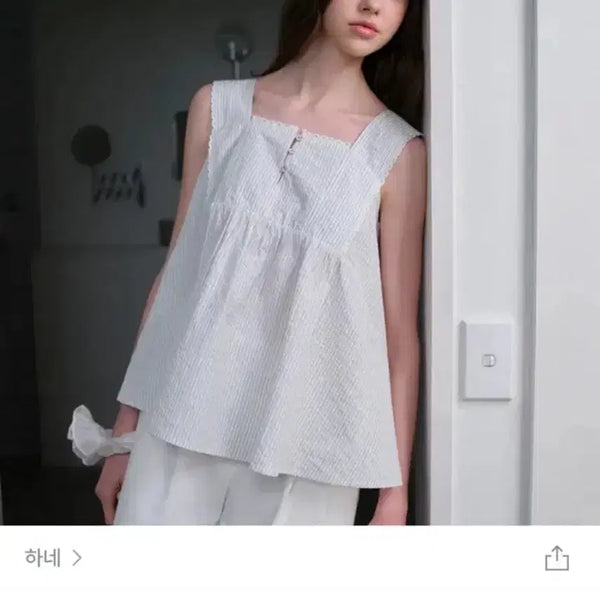 [BUNJANG] ZigZag Exclusive Frill Flare Sleeveless Stripe Top / 지그재그 단독 프릴 플레어 슬리브리스 스트라이프