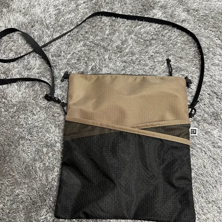 [BUNJANG] Uniqlo x Helinox Sacoche Bag / 유니클로 x 헬리녹스 사코슈 백 가방 미니백