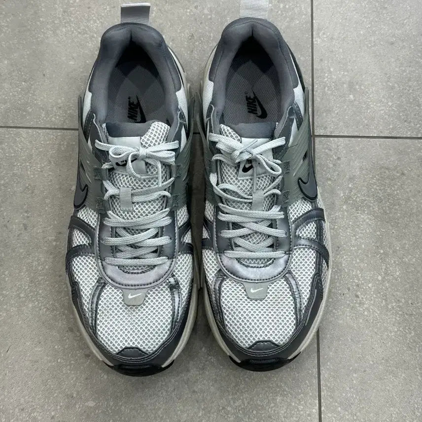 [BUNJANG] Nike V2K Run Wolf Grey Shoes (295mm) / 나이키 V2K 런 울프그레이 295mm