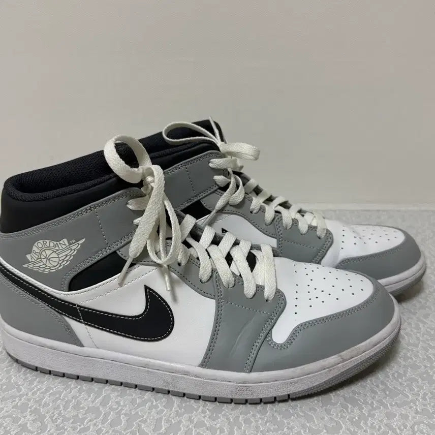 [BUNJANG] Nike Air Jordan 1 Mid Light Smoke Grey / 나이키 에어 조던 1 미드 라이트 스모크 그레이 285