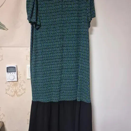 [BUNJANG] Benetton Patterned V-Neck Long Dress / 베네통원피스