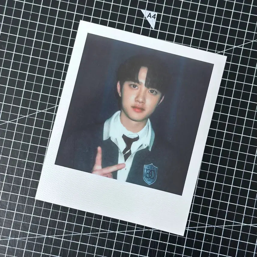 [BUNJANG] EXO 2024 Season's Greetings Kyungsoo School Uniform Photocard / 2024 엑소 시그 특전 도경수 교복 폴라