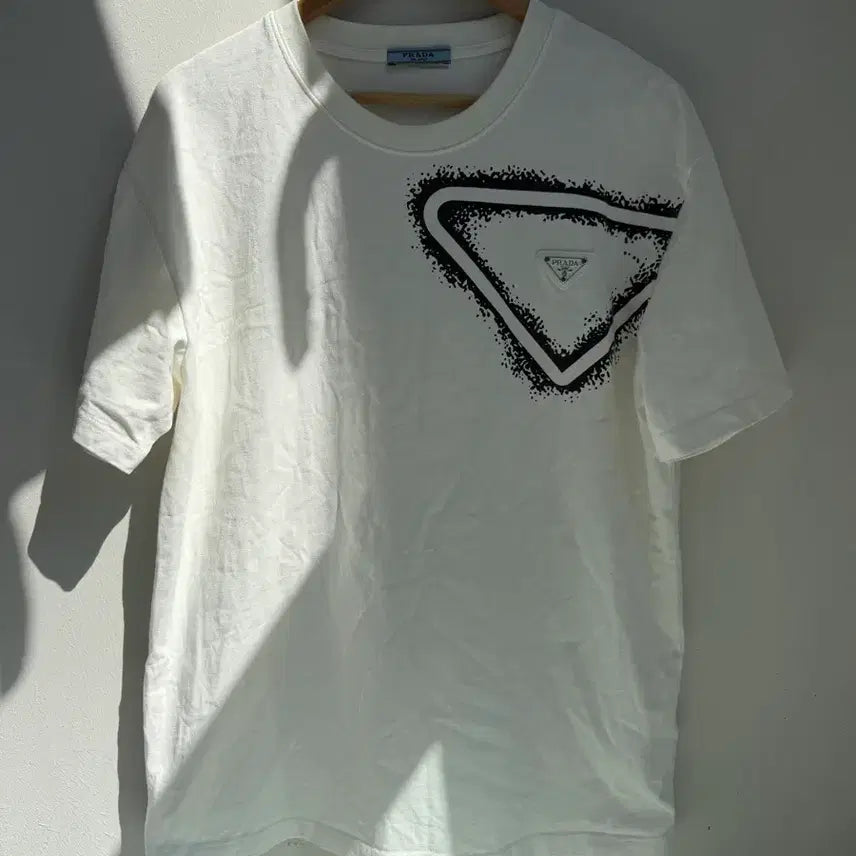[BUNJANG] Prada Triangle Logo T-Shirt White / 프라다 삼각 로고 반팔티 화이트