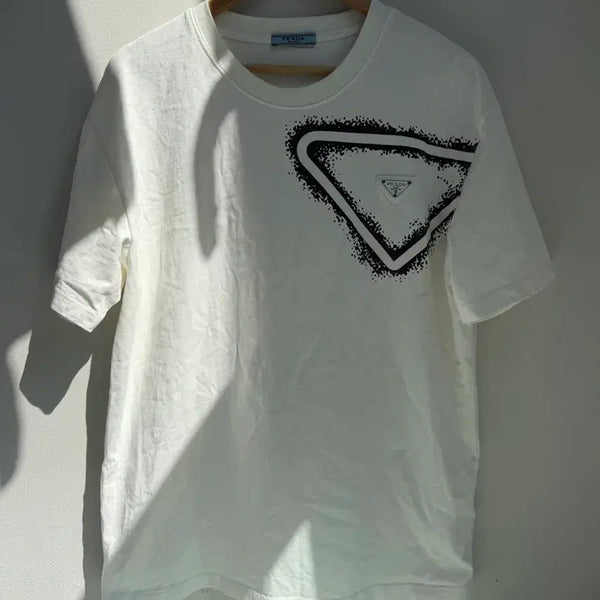 [BUNJANG] Prada Triangle Logo T-Shirt White / 프라다 삼각 로고 반팔티 화이트