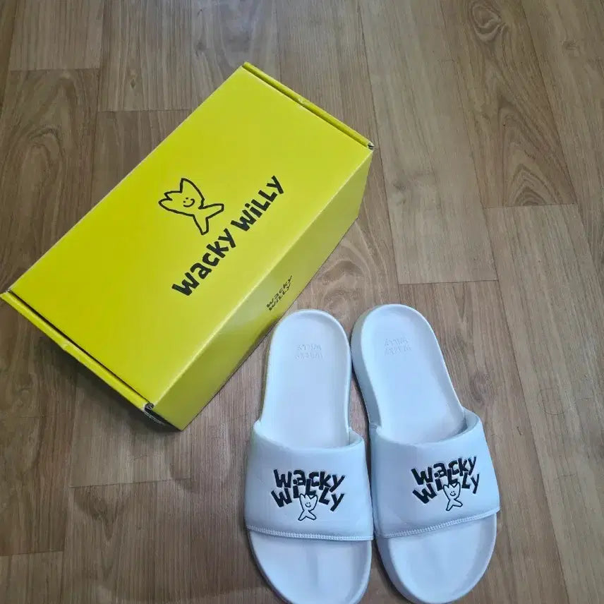 [BUNJANG] Wacky Willy White Slippers / Wacky Willy 슬리퍼 화이트