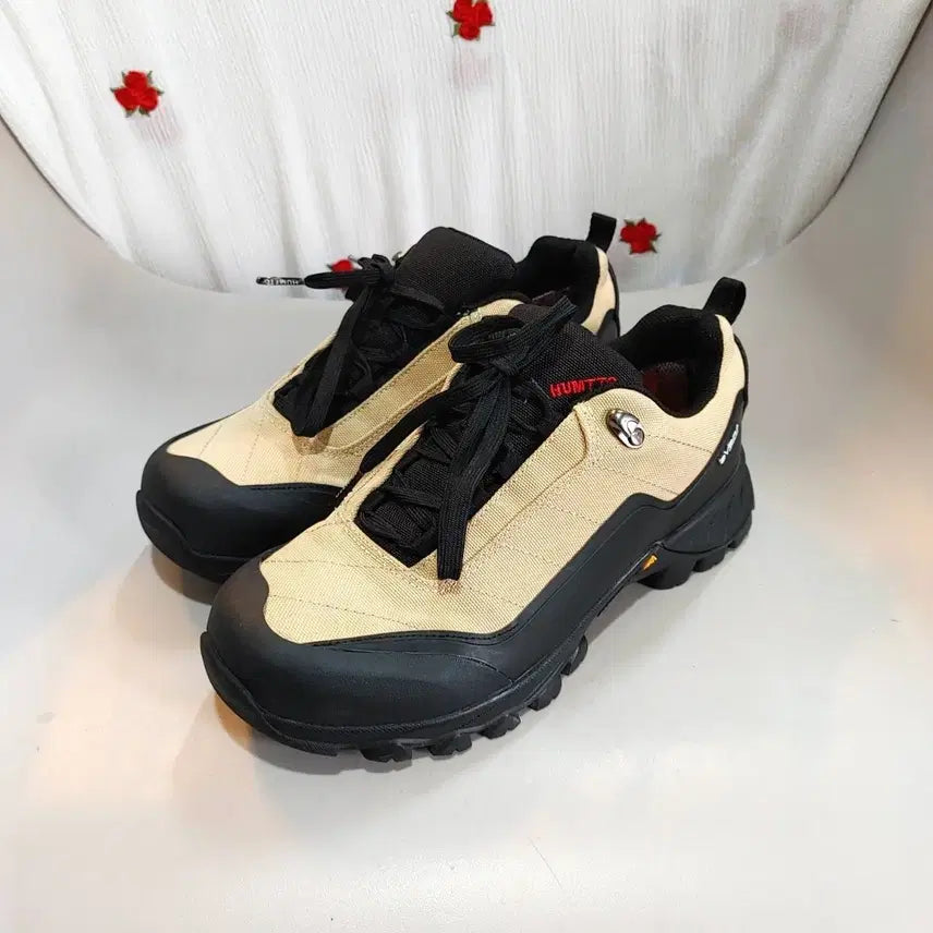 [BUNJANG] Humt Low Trekking Shoes Kaner Beige/Black 240mm / 험토  로우 트레킹화 카너 EVT 240mm