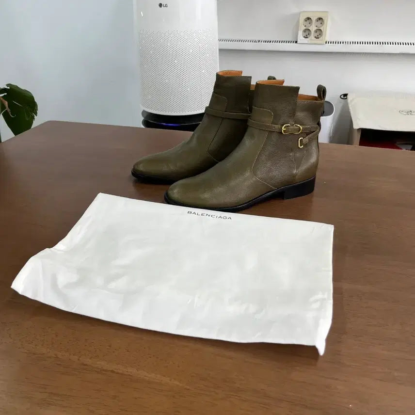 [BUNJANG] Balenciaga Women's Leather Ankle Boots Size 38.5 / 발렌시아가 우먼 레더 앵클부츠 38.5