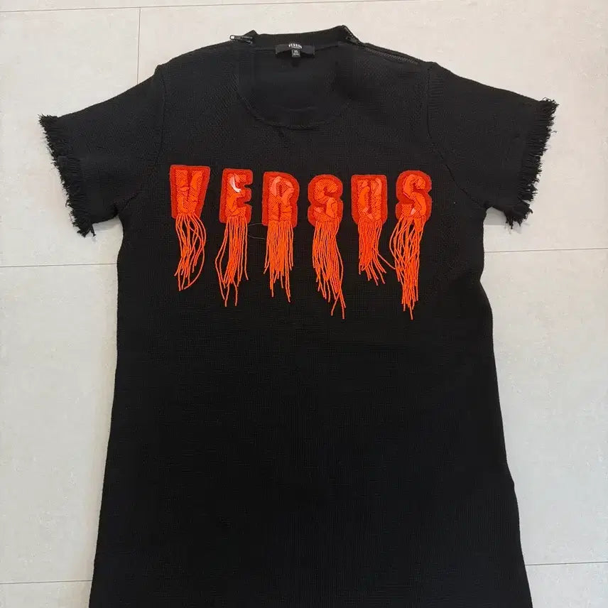 [BUNJANG] Versace Fringe Logo Zip T-Shirt XS / Versace 베르사체 프린지 로고 지퍼 티셔츠 XS