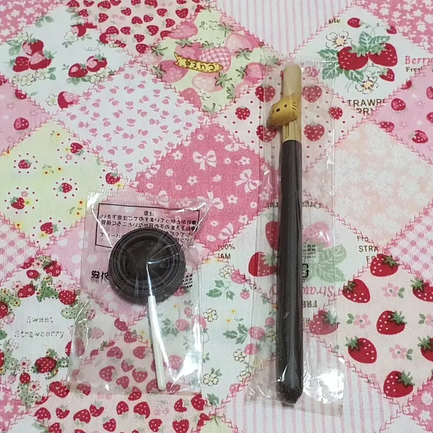 [BUNJANG] Vintage Kitty Chocolate Pepero Ballpoint Pens (2 pcs Bundle) / 고전 키티 초콜릿 핀 빼빼로 볼펜 2개 일괄