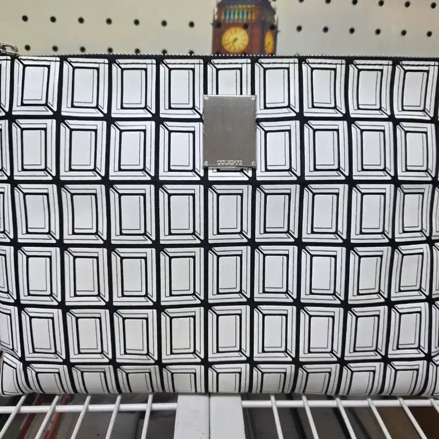 [BUNJANG] Couronne Sequatre Clutch Bag / 쿠론 쎄콰트레 클러치백  GE71