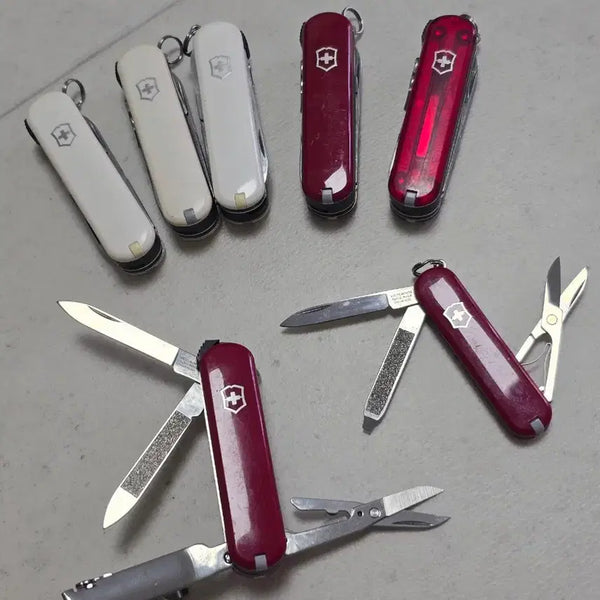 [BUNJANG] Victorinox Mini Tool Nail Clipper & Classic SD Multi-tool (Used) / 빅토리녹스 손톱깎이 미니툴 1개 와 클래식 SD 1개 중고(사진전부아님)