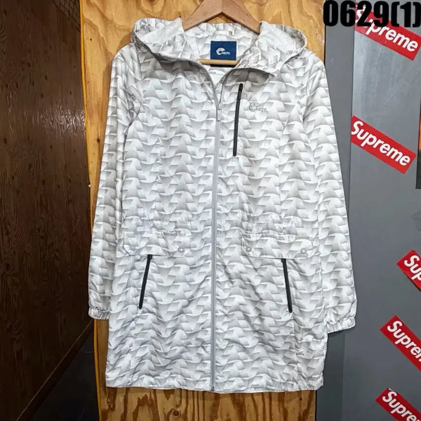 [BUNJANG] Nepa Hooded Windbreaker Jacket White Pattern Size 90 / 네파 후드 바람막이 자켓 화이트 패턴 90