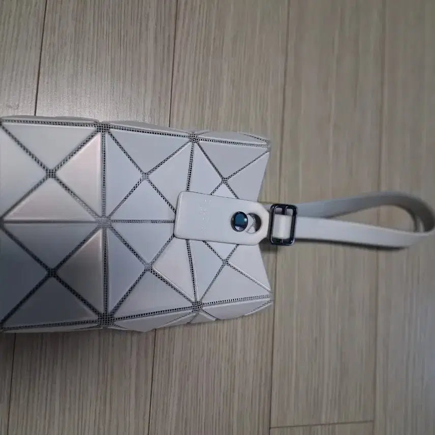 [BUNJANG] Bao Bao Lucent Tote Bag White / 바오바오 루센트 토트백 화이트