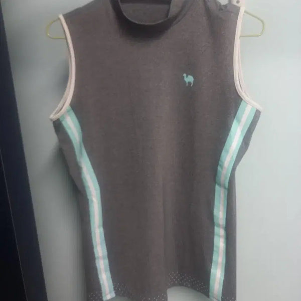 [BUNJANG] Sleeveless T-Shirt with Camel Logo / 여성 의류