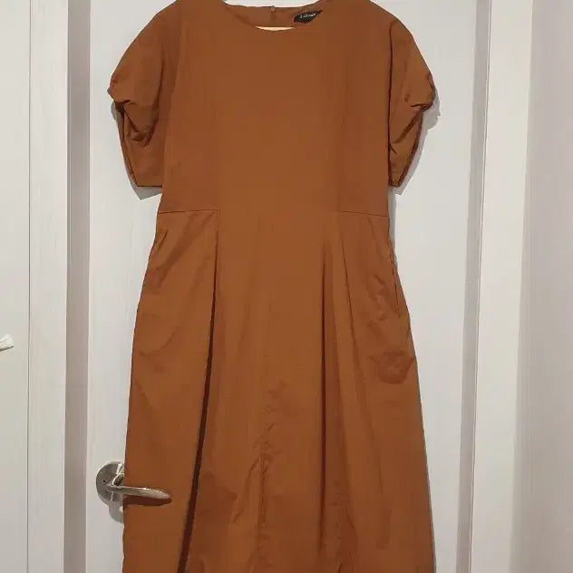 [BUNJANG] J.closet Brown Crinkled Fabric Dress / 브라운 색상의 J.closet 바스락소재 원피스예요