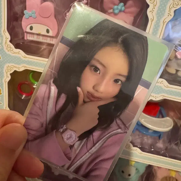 [BUNJANG] ILLIT Wonhee Pink Watch Photocard / 이일릿 원희 포카 핑크 시계