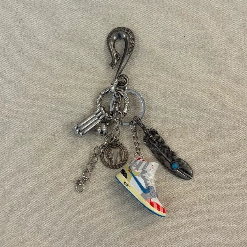 [BUNJANG] Vintage Turquoise Feather Sneaker Charm Keychain / 빈티지 터키석 페더 스니커 키링
