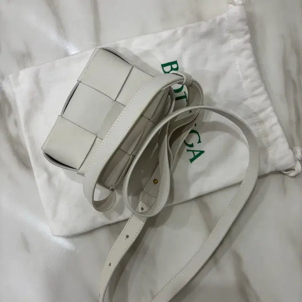 [BUNJANG] Bottega Veneta Mini Leather Cassette Bag White / 보테가 베네타 미니 레더 카세트백 화이트 정품
