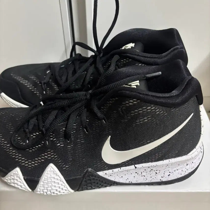 [BUNJANG] Nike Kyrie 4 TB Basketball Shoes Size 270 / 카이리4 team black
