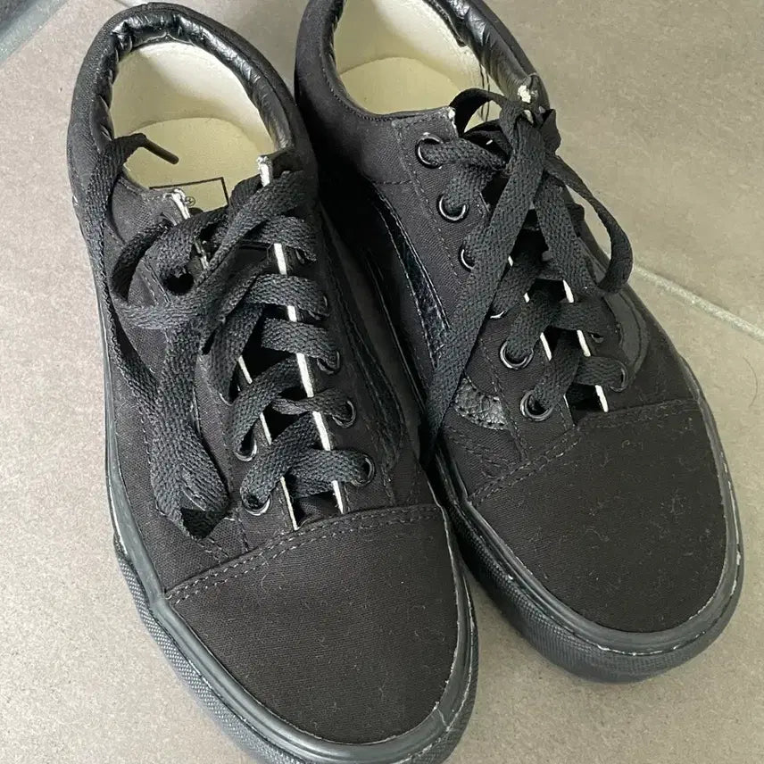 [BUNJANG] Vans Old Skool Black Sneakers / 반스 올드스쿨 블랙 220