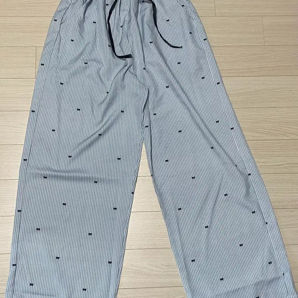 [BUNJANG] Stripe Ribbon Pattern Wide Pants / 스트라이프 리본 패턴 와이드 팬츠 Free