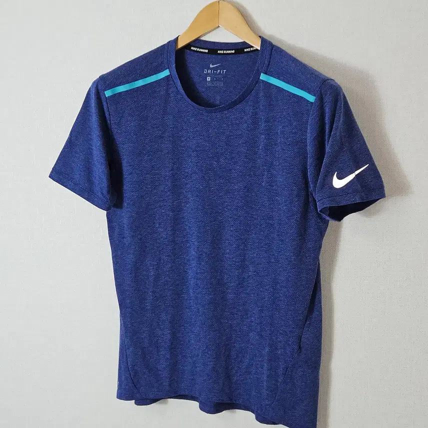 [BUNJANG] Nike Dri-FIT Running Top Reflective Short Sleeve T-Shirt / 나이키 러닝 탑 드라이핏 스카치 리틀렉티브 반팔 티셔츠 M 95
