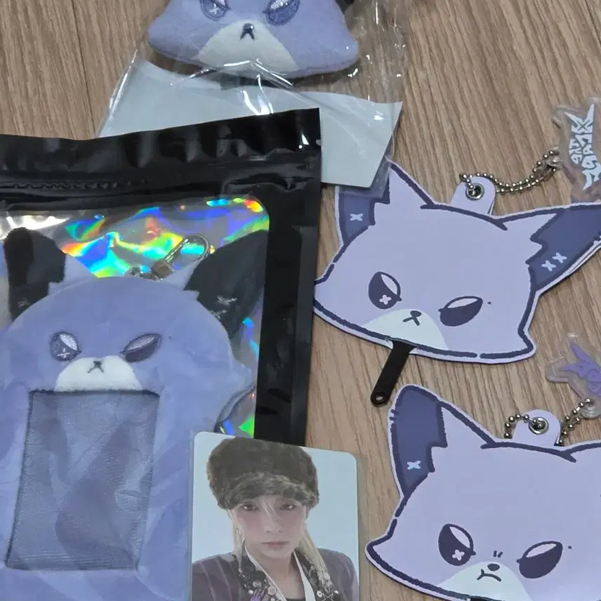 [BUNJANG] Xdinary Heroes X MONSTA X Xdinary Heroes Lucky Draw Photocard Holder & Face Keyring Bundle Set / 엑디즈 엑몬즈 폭드 굿즈 오드 승민 포카홀더 페이스키링 일괄