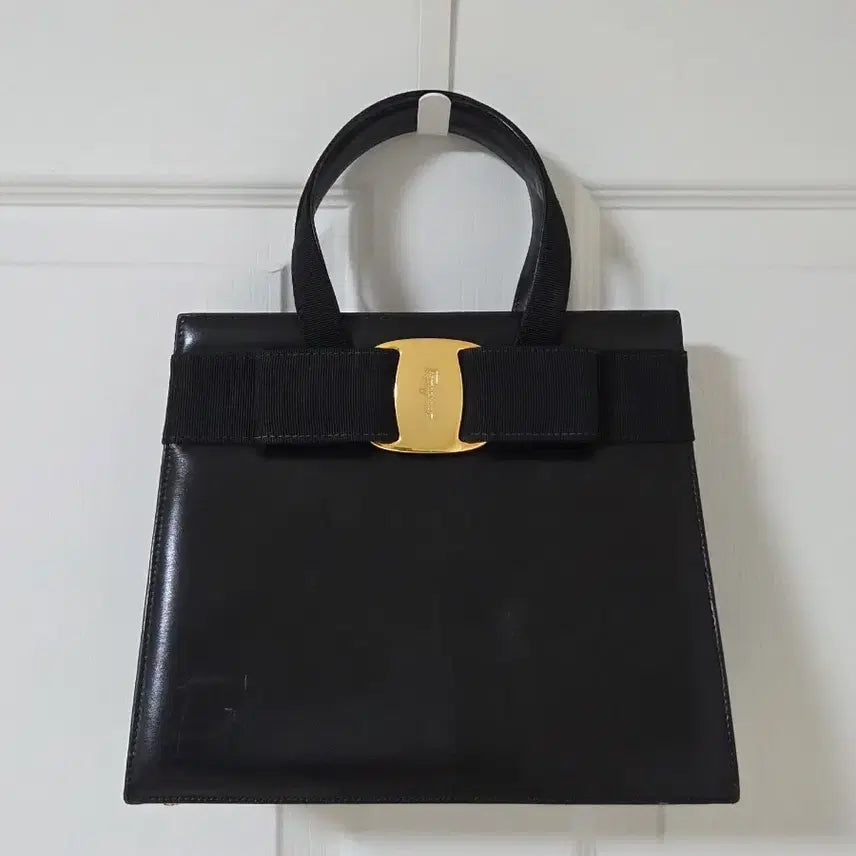 [BUNJANG] Ferragamo Vara Ribbon Top Handle Bag Leather Black / 페라가모 바라 리본 탑 핸들백