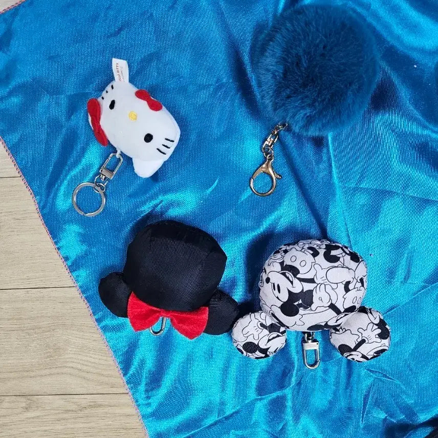 [BUNJANG] Mickey Mouse, Hello Kitty Mink Fur Pom Pom Bag Charm Keychain / 미키마우스 가방링 고리 열쇠고리 헬로키티 밍크 키링밍크퍼키링