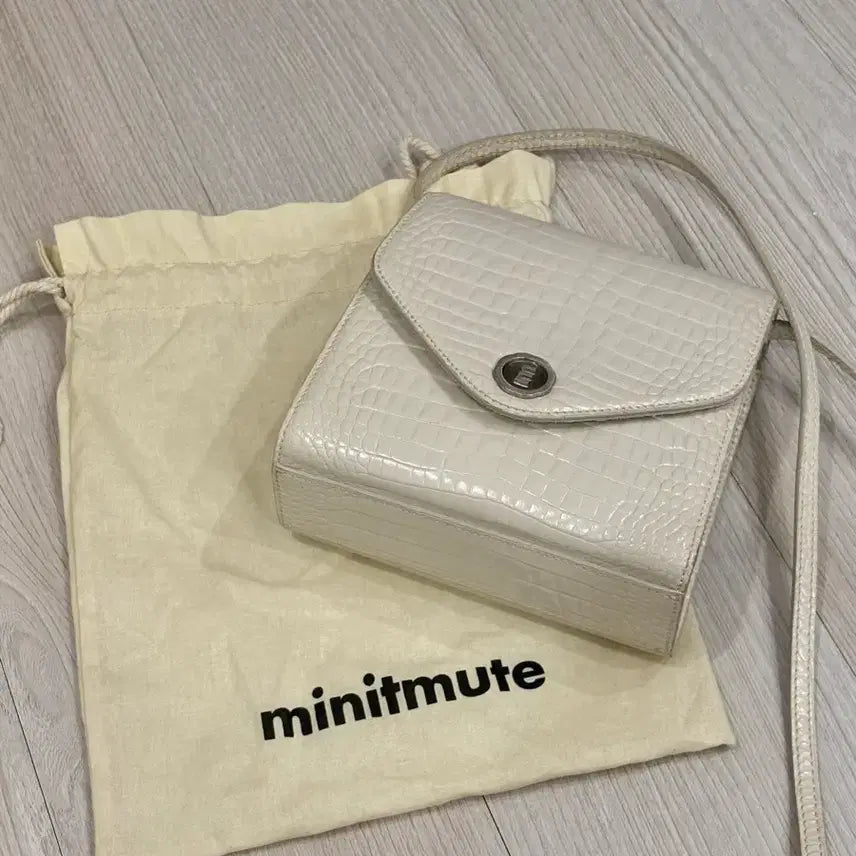 [BUNJANG] Minitmute Rett Bag Bambi Ivory / 미닛뮤트 레트백 밤비 아이보리 (급처)
