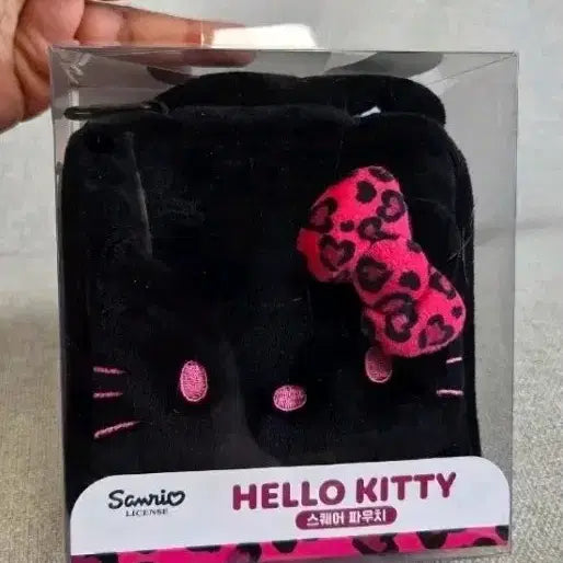 [BUNJANG] Hello Kitty Black Leopard Print Fur Pouch / 헬로키티 파우치 블랙 레오파드