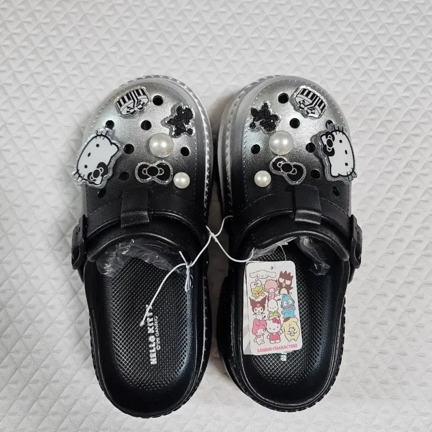 [BUNJANG] Hello Kitty Crocs Black/Silver (250mm) / 헬로키티 크록스 검정색/실버색(250)