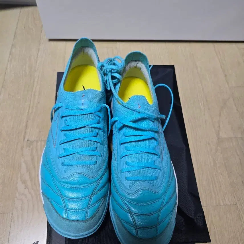 [BUNJANG] Mizuno Morelia Neo Sala Beta Japan TF Football Boots 280 / 미즈노 모렐리아 네오 살라 베타 재팬 TF 280