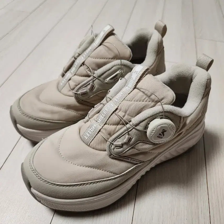 [BUNJANG] Millet Women's Padded Dial Waterproof Trekking Shoes / 새상품급) 밀레(MILLET) 여성 운동화 다이얼 패딩 방한화 트레킹화