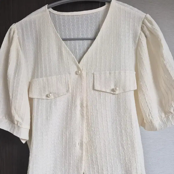 [BUNJANG] White Puff Sleeve V-Neck Blouse / 화이트 퍼프 소매 브이넥 블라우스