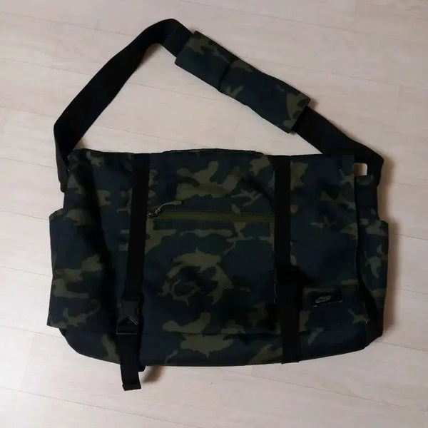 [BUNJANG] Nike Camouflage Messenger Bag / 나이키 카모플라쥬 메신저백