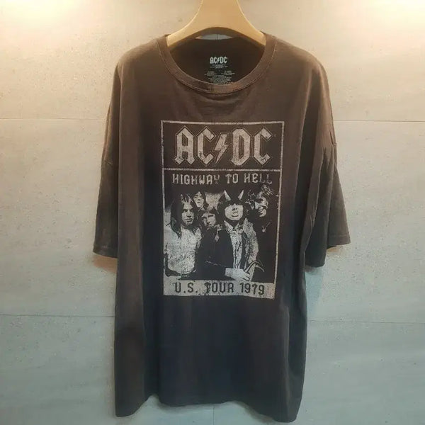 [BUNJANG] AC/DC Highway to Hell Tour 1979 Graphic T-Shirt / AC/DC. Highway to Hell 투어 1979 티셔츠.