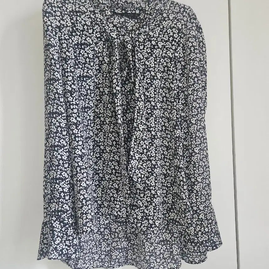 [BUNJANG] ZARA Ribbon Tie Flower Blouse / 자라 리본 타이 플라워 블라우스