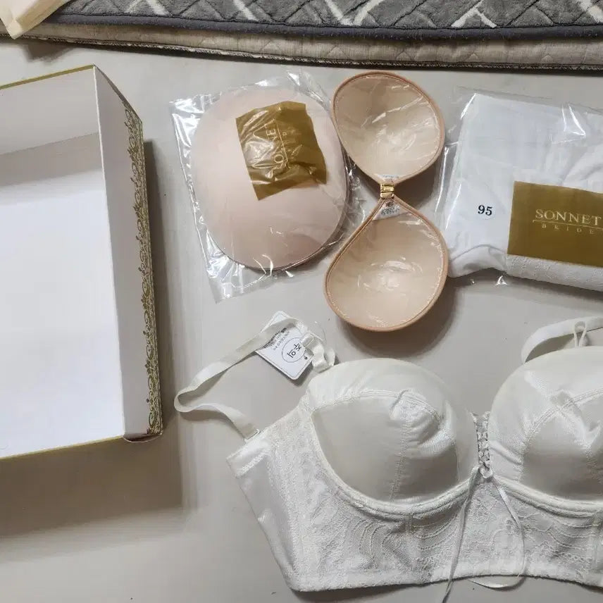 [BUNJANG] Sonnet Bride Wedding Lingerie Set (Wedding Bra, Resizing Long Garter, Volumizing New Bra) / [새거.매장수선가능,매장반값] 소네트 브라이드 (웨딩브라.리사이징롱거들등