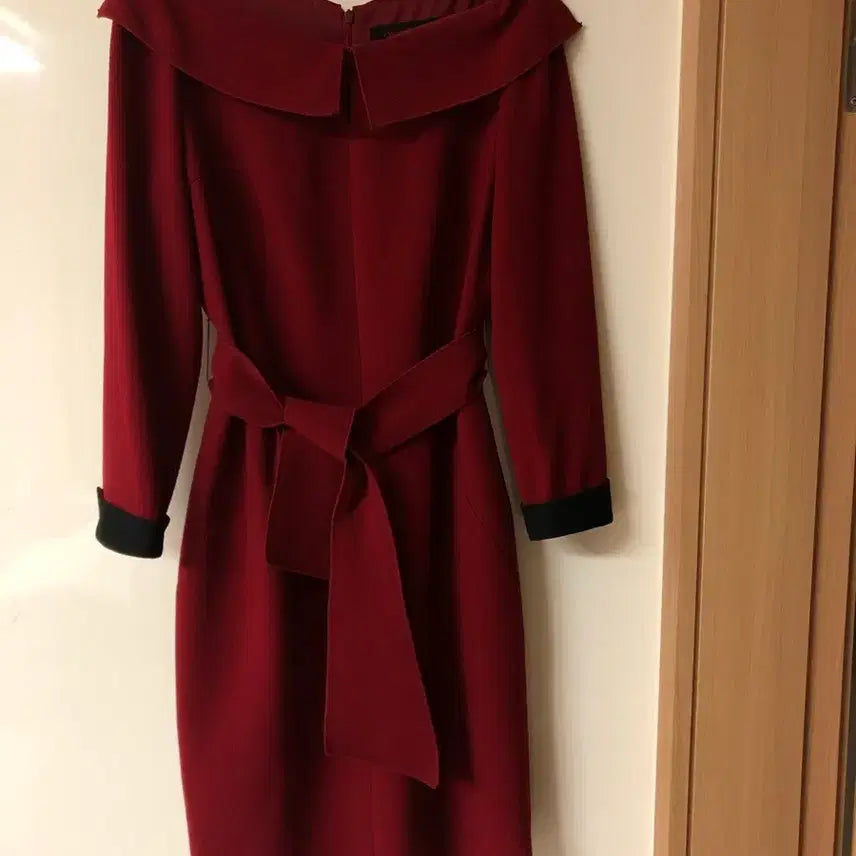 [BUNJANG] Obeje Boatneck Dress - Muted Red / 오브제 톤다운 레드 보트넥 원피스 넥라인 예쁨 강연 행사 경조사