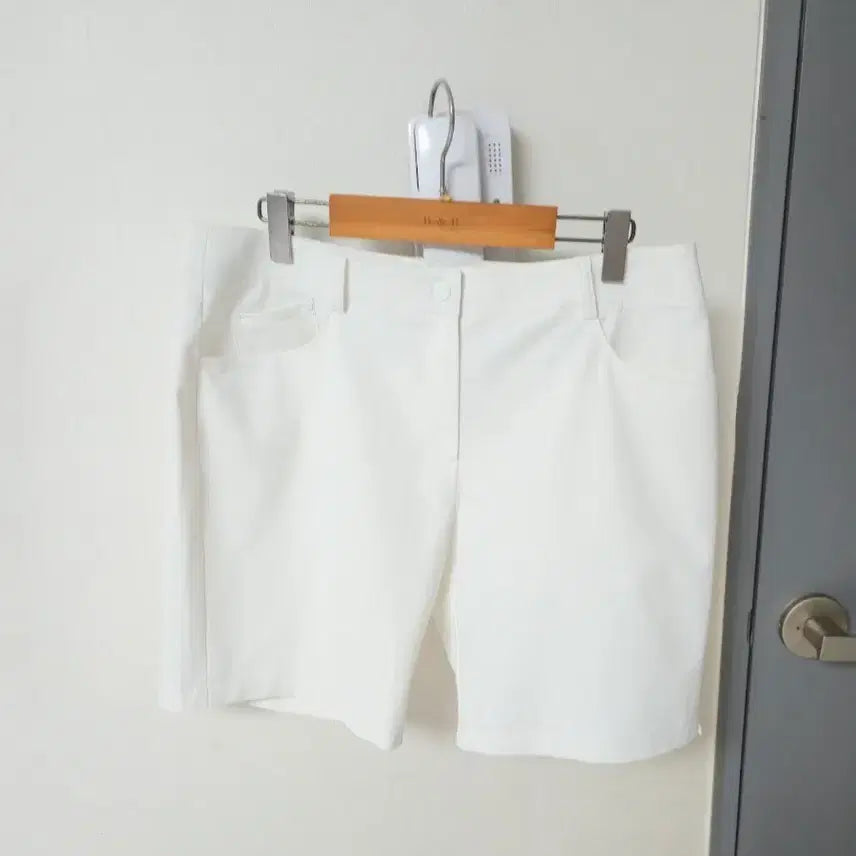 [BUNJANG] Women's White Wide Angle Stretch Shorts (Size 76) / 여성76 와이드앵글 스트레치 반바지(화이트)
