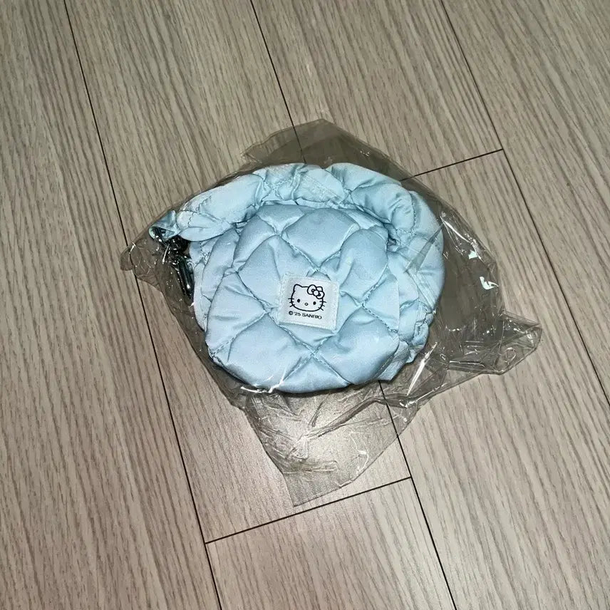 [BUNJANG] AILLION x Hello Kitty Pouch (Sealed) / (미개봉) 일리윤 키티 파우치