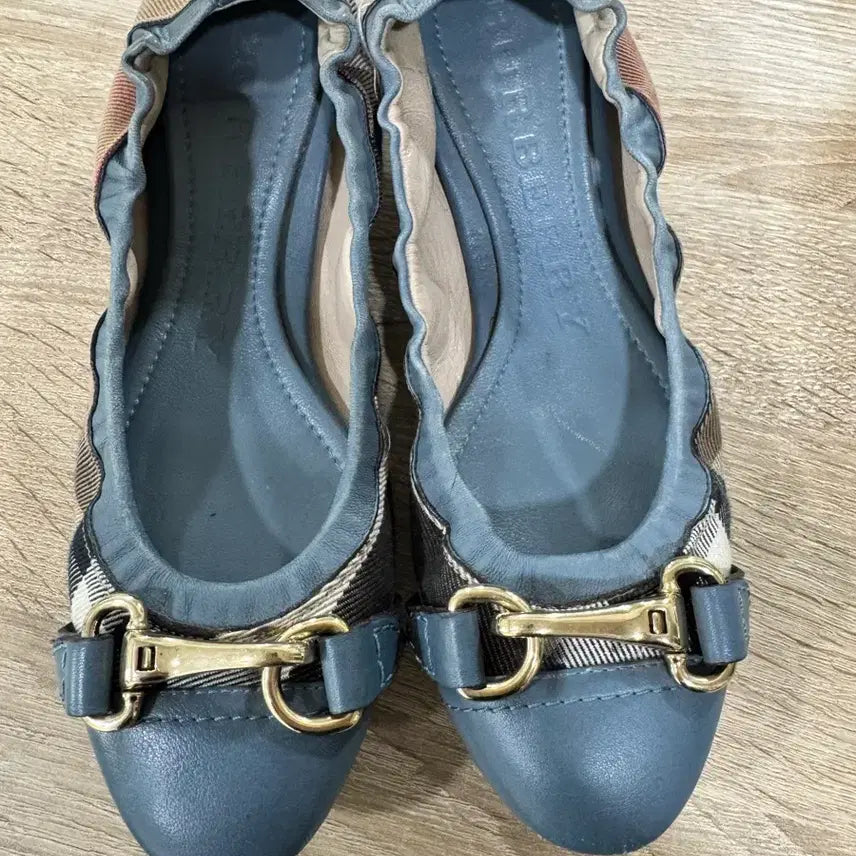 [BUNJANG] Burberry Flat Shoes Size 36 / (정품)버버리플랫슈즈 36