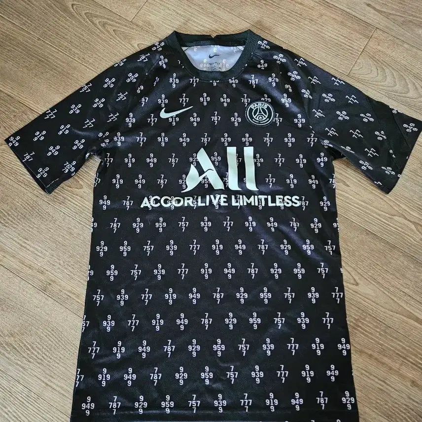 [BUNJANG] Nike PSG Jersey (Size S) / 나이키 PSG 져지(s사이즈)